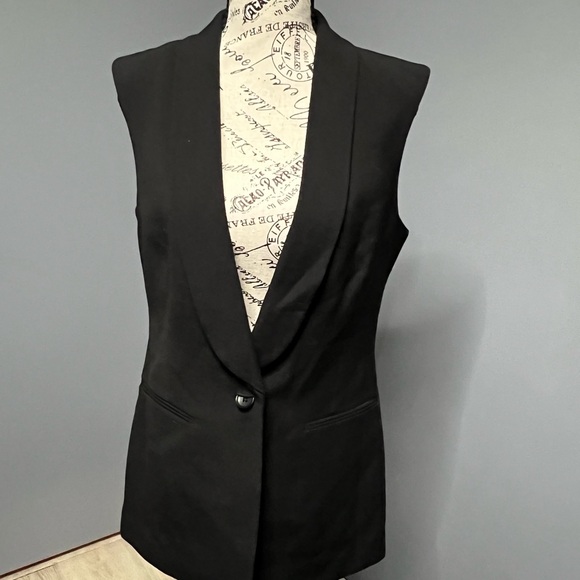BCBGMaxAzria Jackets & Blazers - BCBGMaxAzria Black Sleeveless Blazer